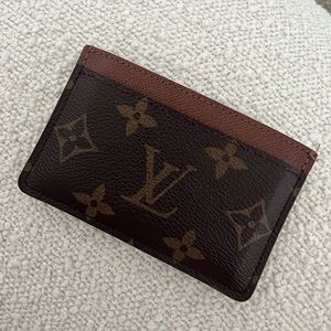 Louis Vuitton - monogram card holder